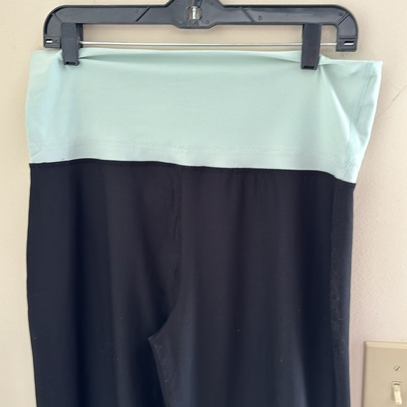 GAPBody Wide Leg Activewear Leggings Yoga Pants Size Medium Black & Teal. - Picture 3 of 5